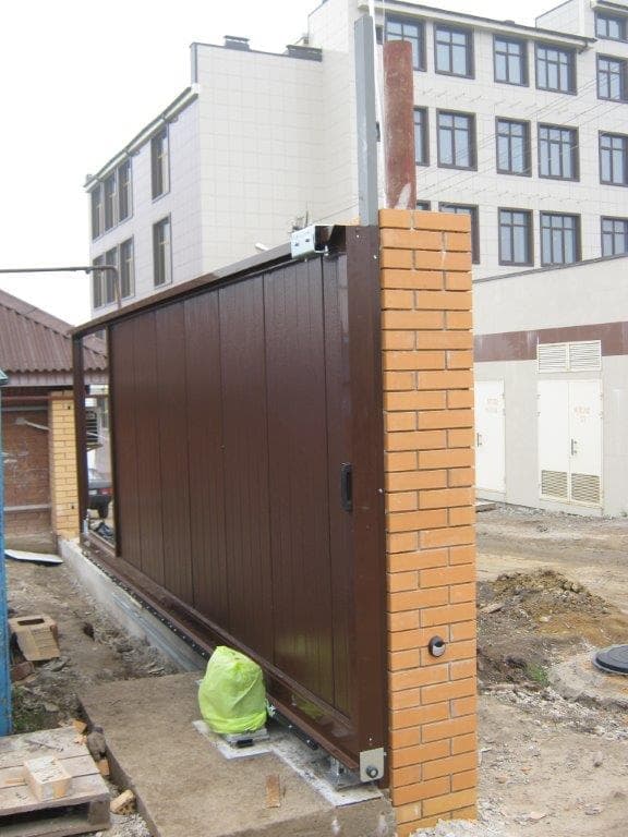 Производим установку откатных ворот в Миллерово, беремся за проекты любой сложности. Опыт работы наших сотрудников - более 12 лет. Цены Вас приятно удивят.
